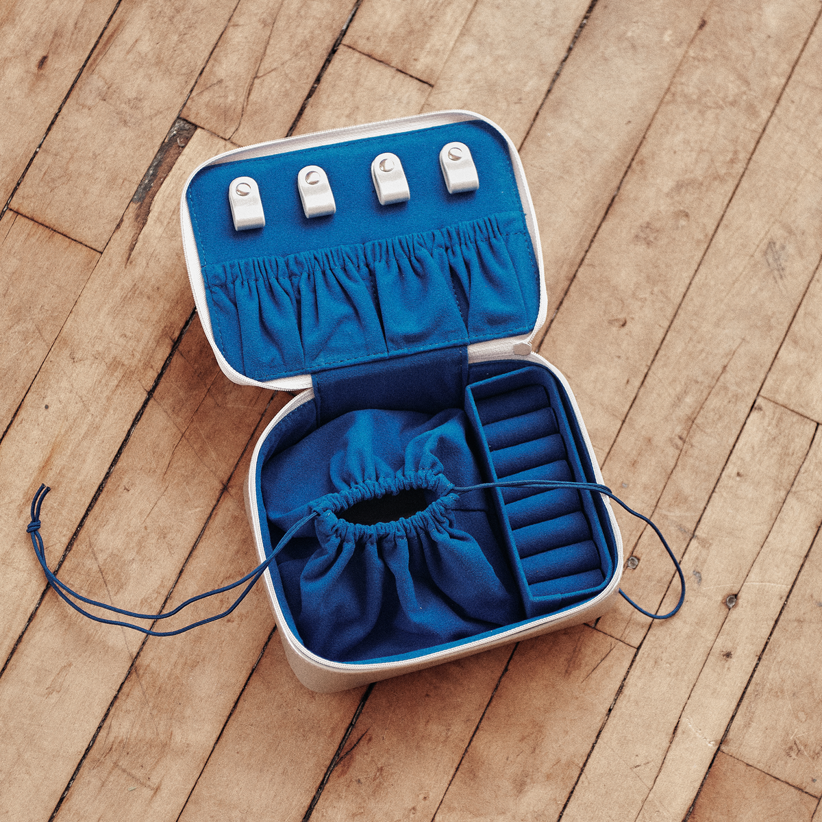 Image showing STATE Bags Auburn Jewelry Case Silver/Cobalt on floor opened
