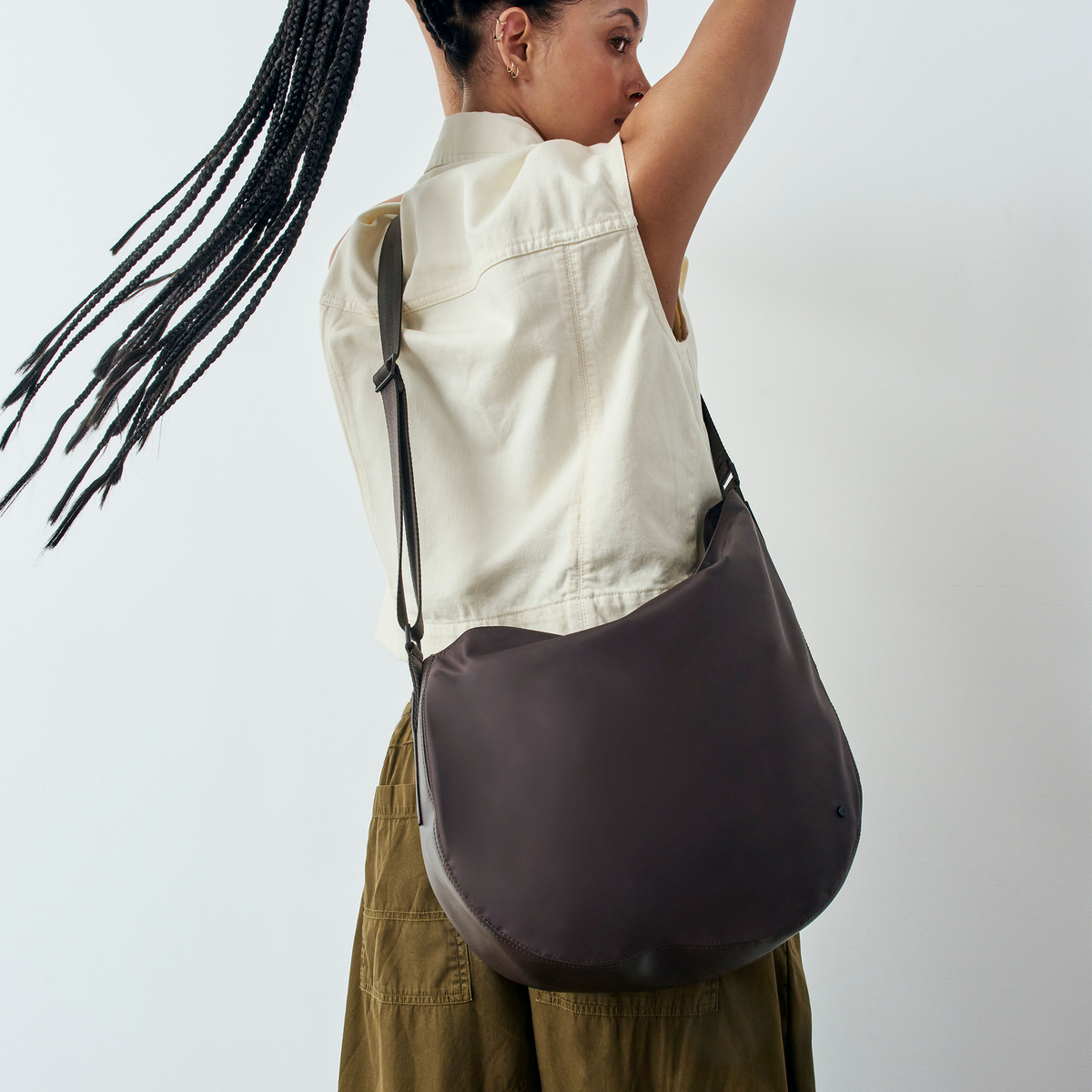 woman wearing state bags luna crossbody brown
