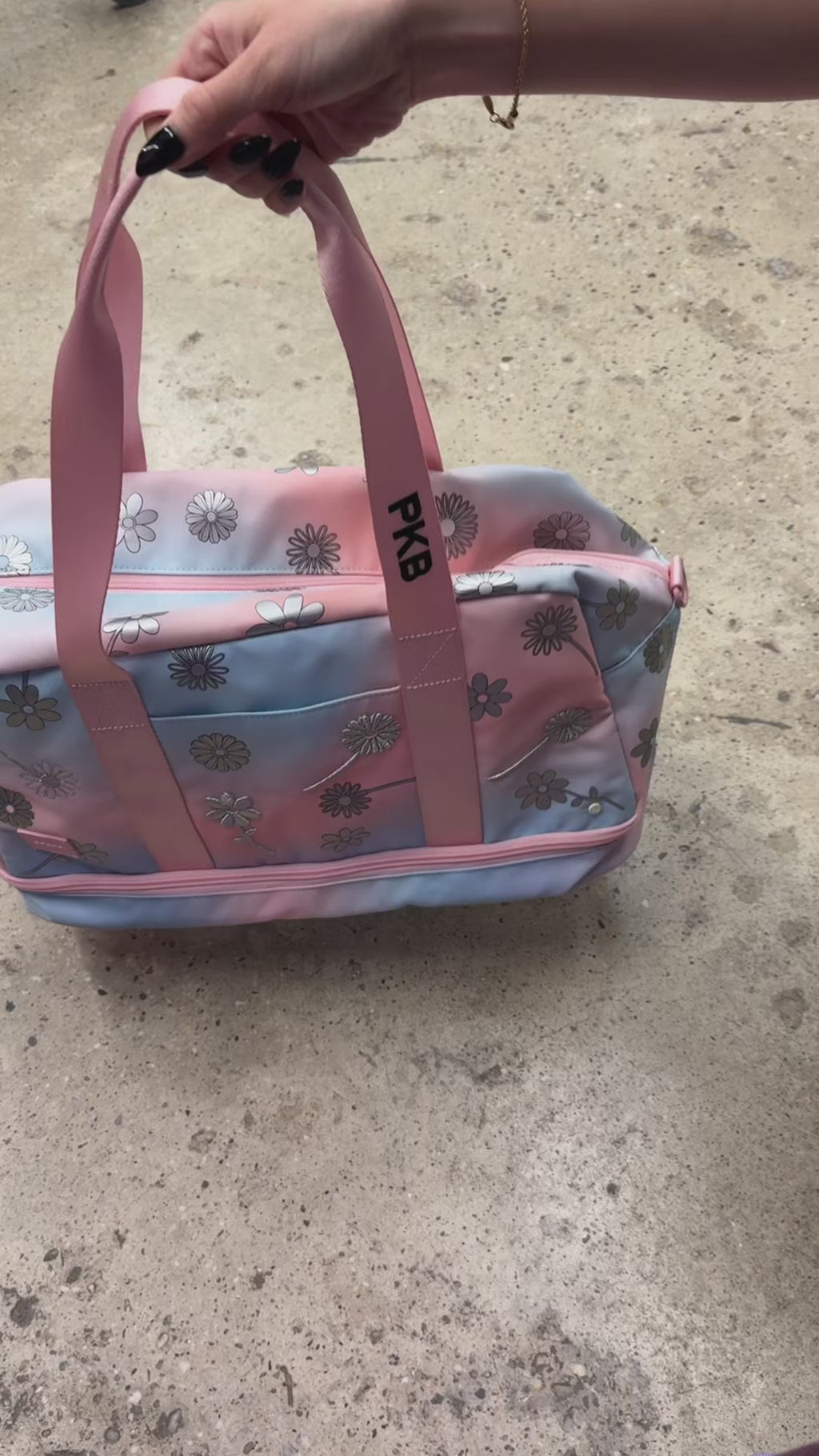 Video showing STATE Bags Wren Weekender's functionality and being packed